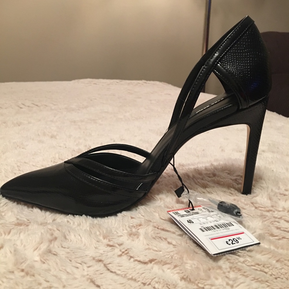 Zara Black Pumps